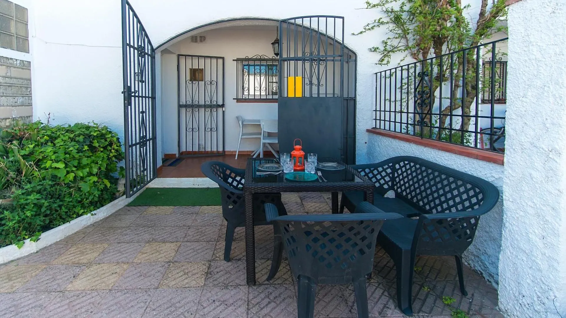 Villa Welcs Casa 242 Emp Con Terraza Y Acceso Al Muelle Ampuriabrava 0*,  España