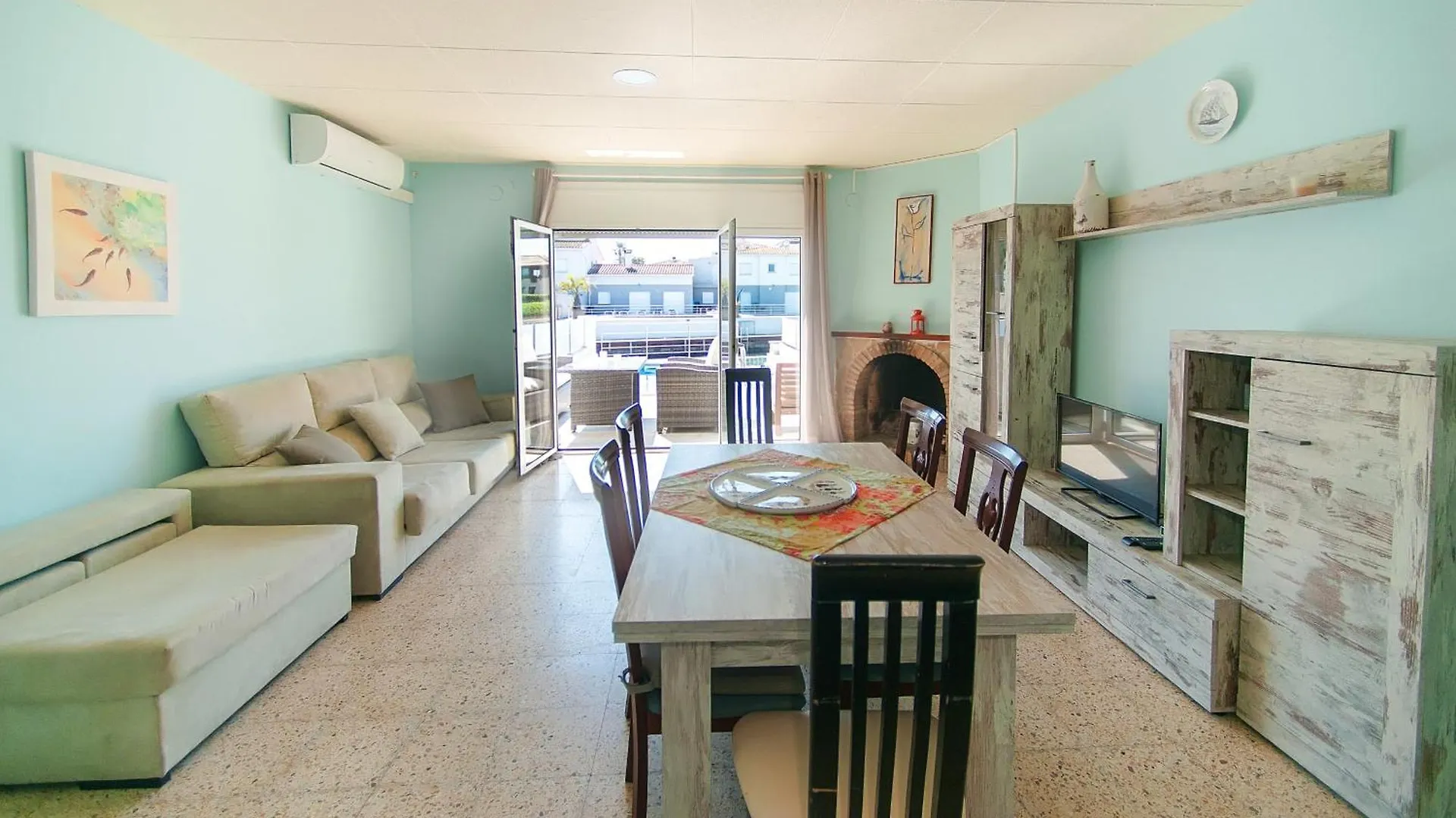 Сasa de vacaciones Villa Welcs Casa 242 Emp Con Terraza Y Acceso Al Muelle Ampuriabrava España