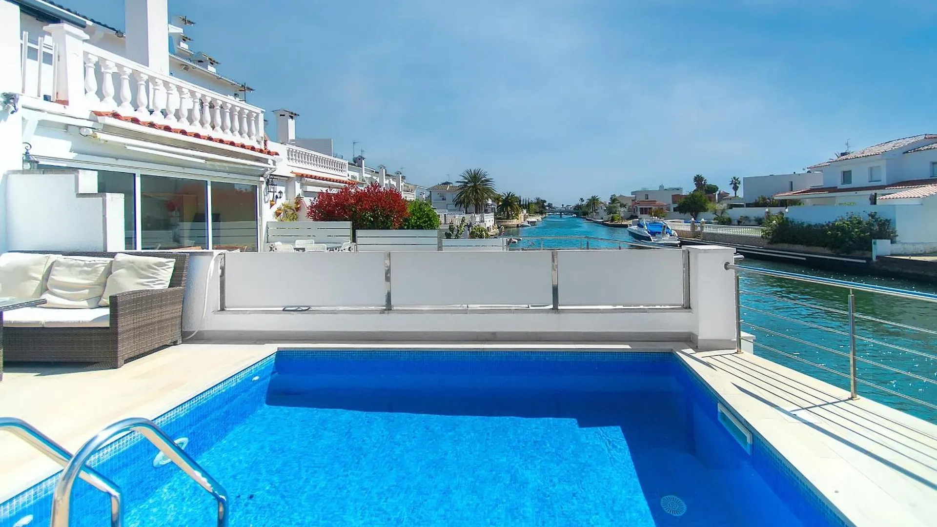 Villa Welcs Casa 242 Emp Con Terraza Y Acceso Al Muelle Ampuriabrava Сasa de vacaciones